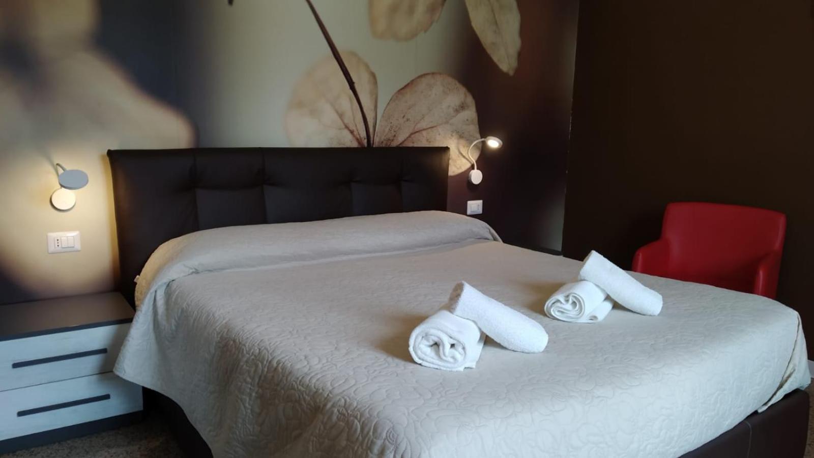 Cconforthotels R&B Central Rooms Барі Екстер'єр фото