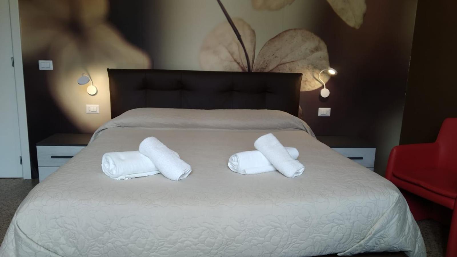 Cconforthotels R&B Central Rooms Барі Екстер'єр фото